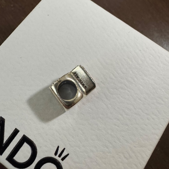 Authentic Pandora initial charm "R" - Picture 3 of 4
